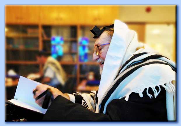 rabbino studia la kabbalah
