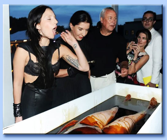 lady gaga - marina abramovic - cannibalismo